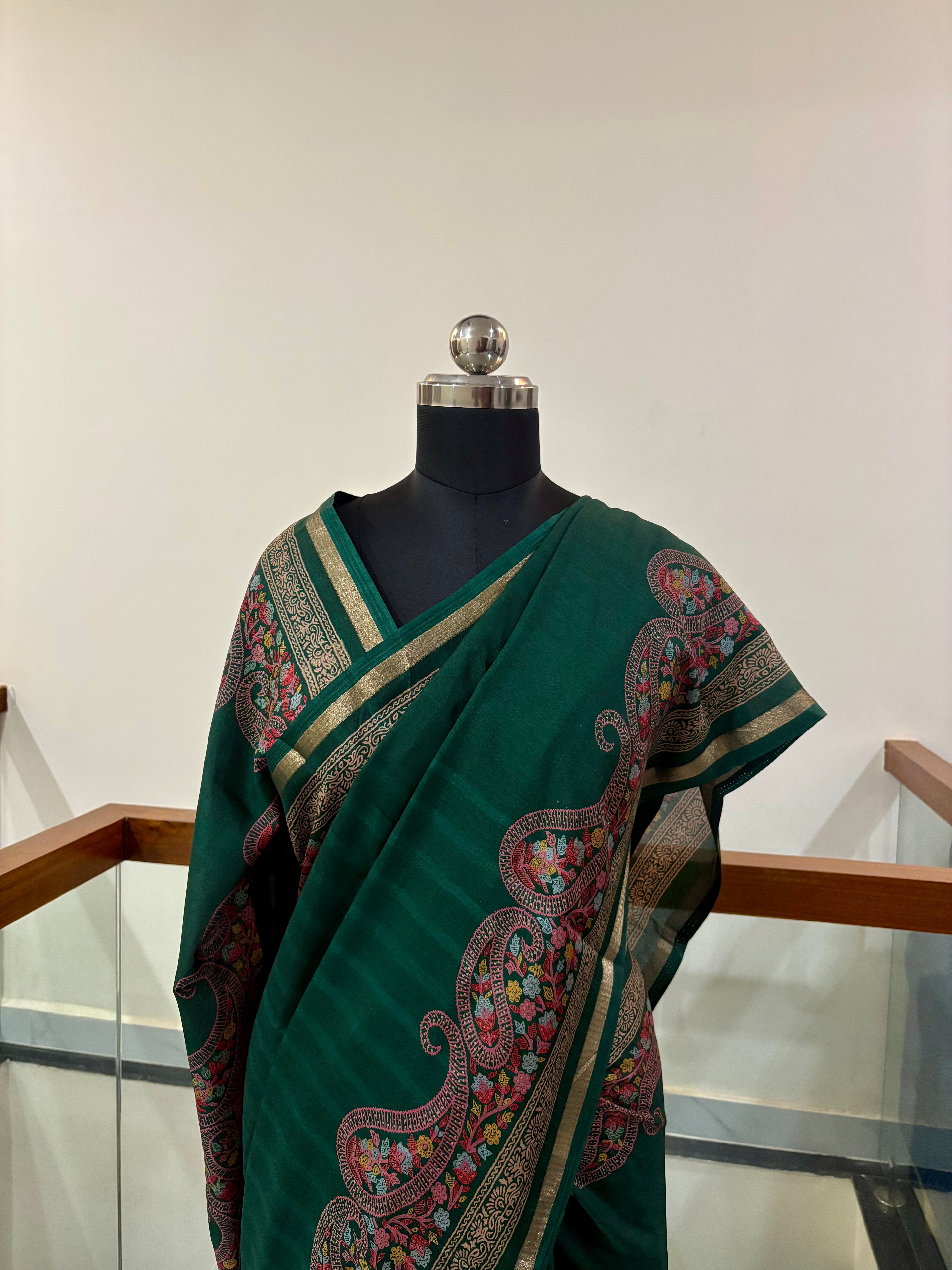 legant Heritage Inspired Saree With Traditional Motifs Comes With Green , Pink and Gold Zari Border Combination.